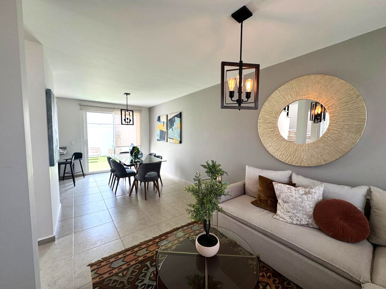 Hermosa casa nueva en VENTA estilo contemporáneo en zona norte con lindo diseño arquitectónico.